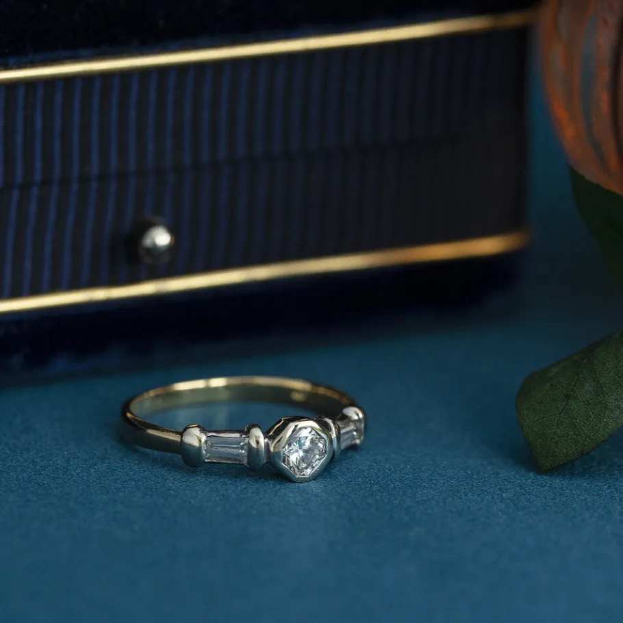 Bicolour gold ring with diamonds 18 krt>Vintage Jewellery Best