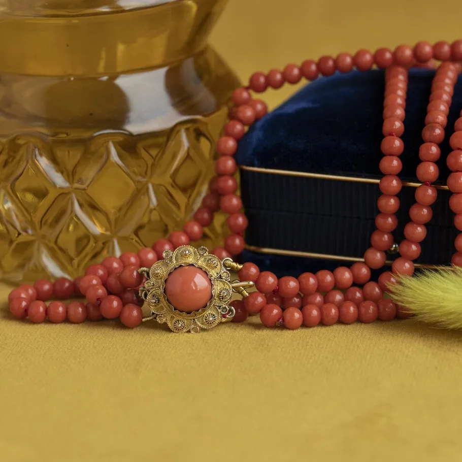 Blood coral necklace with gold clasp 14 krt>Vintage Jewellery Outlet