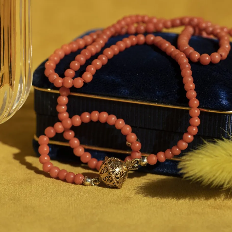 Blood coral necklace with gold clasp 14 krt>Vintage Jewellery Fashion