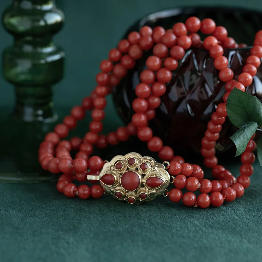 Blood coral necklace with gold clasp 14 krt>Vintage Jewellery Outlet