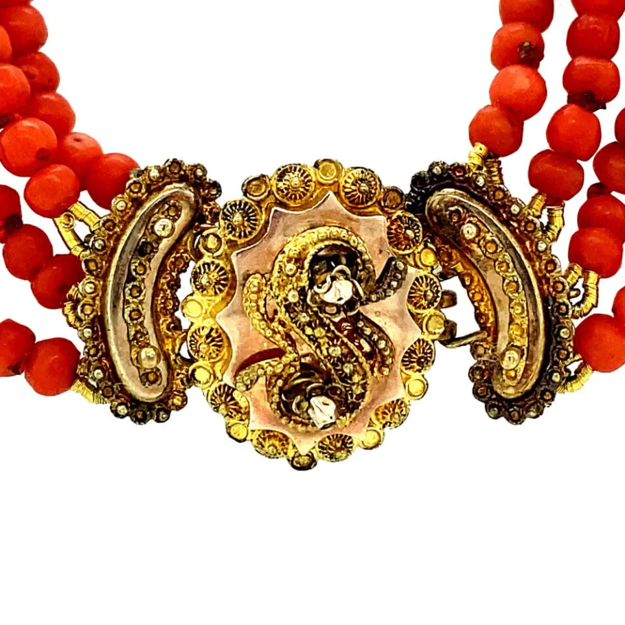 blood_coral_necklace_with_4-1.webp Blood coral necklace with gold clasp 14 krt>Vintage Jewellery Sale