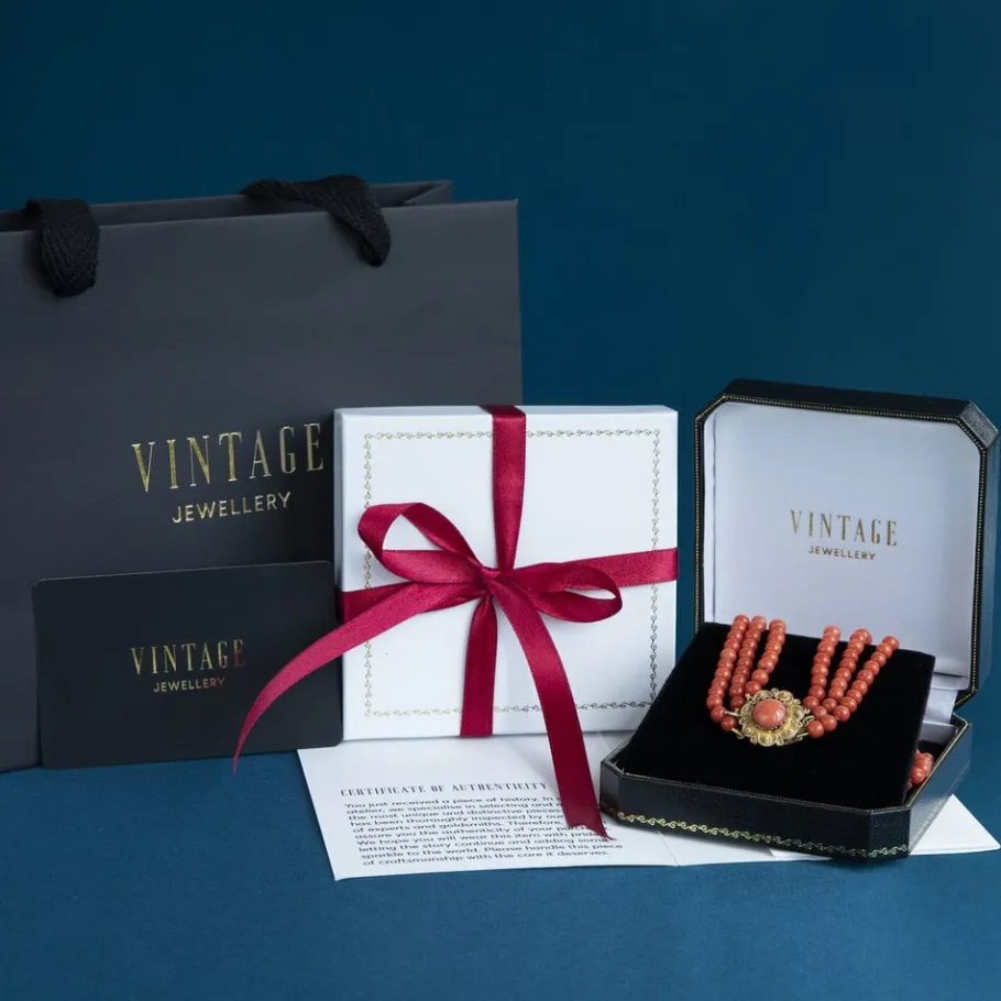 blood_coral_necklace_with_5-8.webp Blood coral necklace with gold clasp 47 cm 14 krt>Vintage Jewellery Outlet