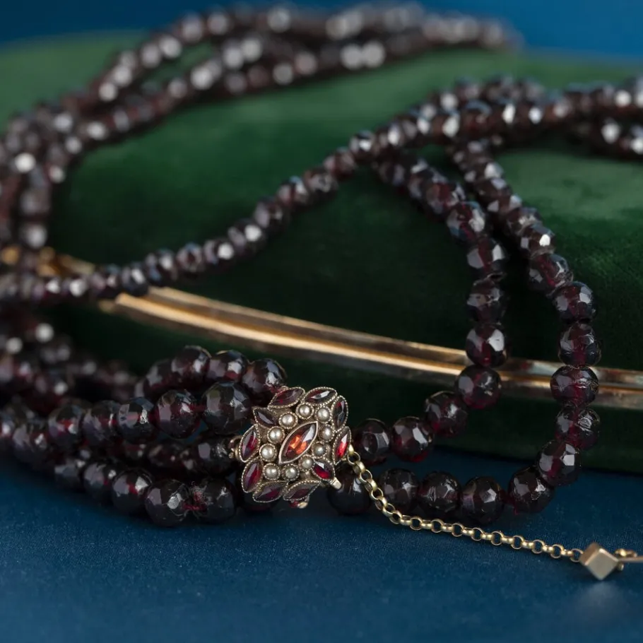 Garnet necklace with gold locket 14 krt>Vintage Jewellery Online