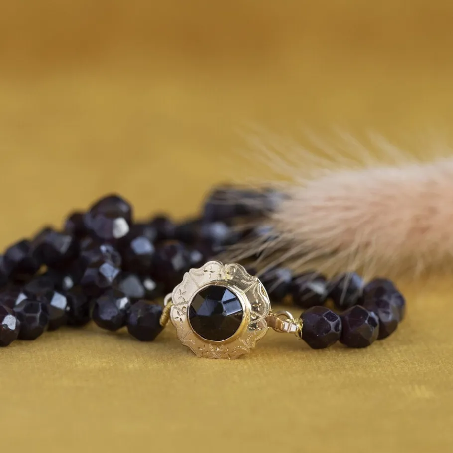Garnet necklace with gold clasp 14 krt>Vintage Jewellery Sale