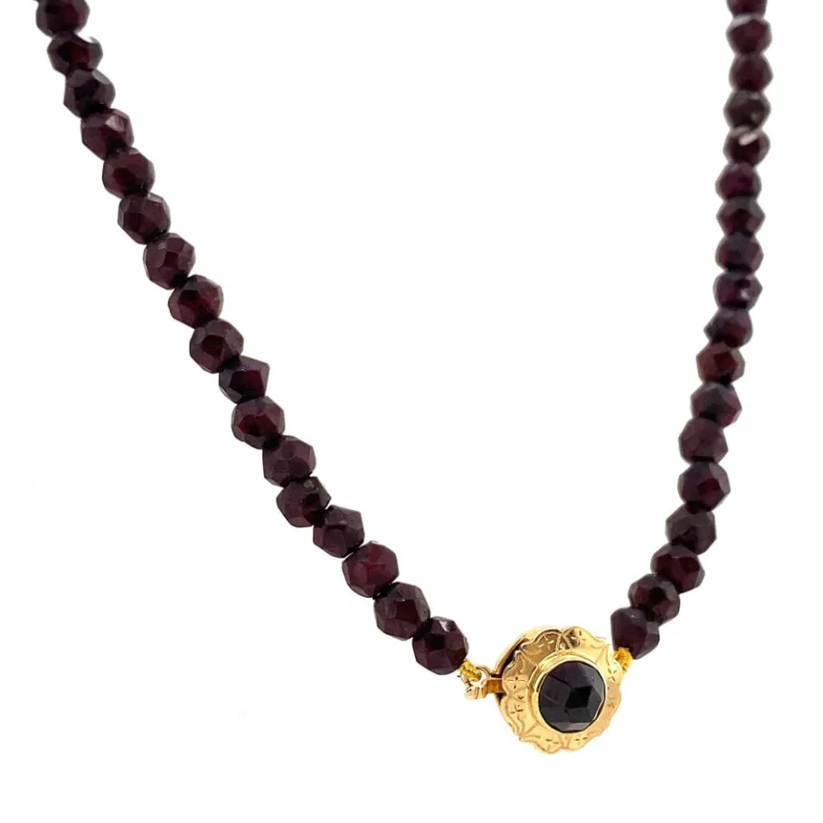 garnet_necklace_with_gold_2.webp Garnet necklace with gold clasp 14 krt>Vintage Jewellery Sale