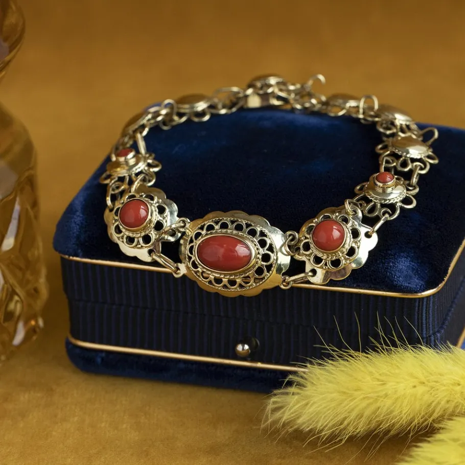 Gold bracelet with blood coral 14 krt>Vintage Jewellery Outlet