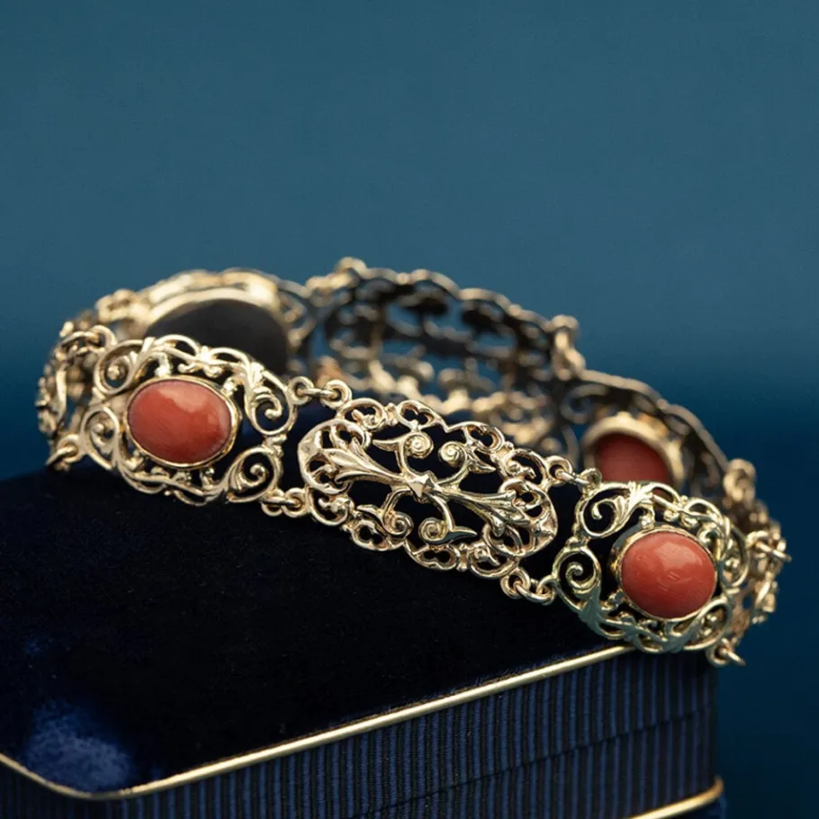 Gold bracelet with blood coral 14 krt>Vintage Jewellery Fashion