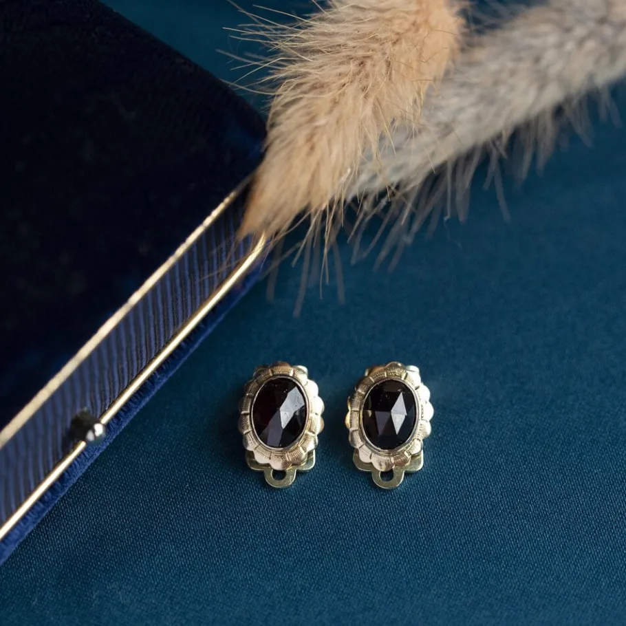 Gold ear clips with garnet 14 krt>Vintage Jewellery Fashion