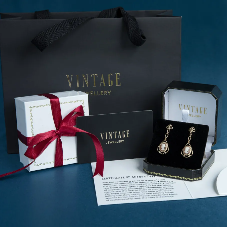 gold_ear_studs_with_ameth_5.webp Gold ear studs with amethyst 14 krt>Vintage Jewellery Clearance