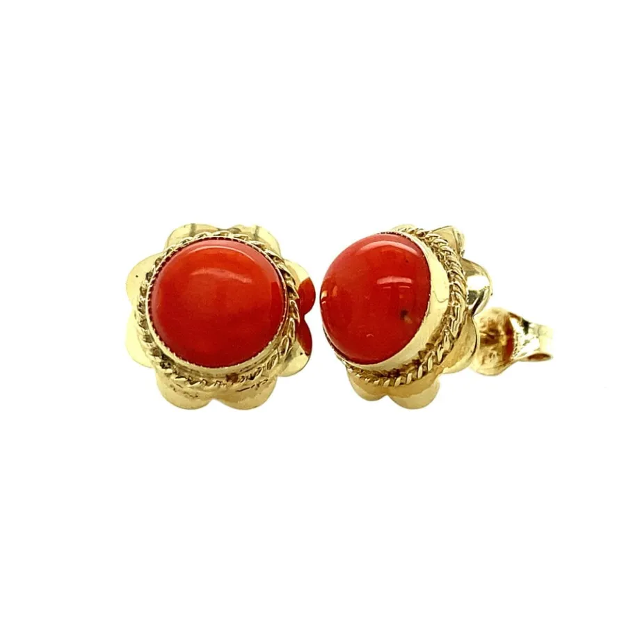 Gold ear studs with blood coral 14 krt>Vintage Jewellery Fashion