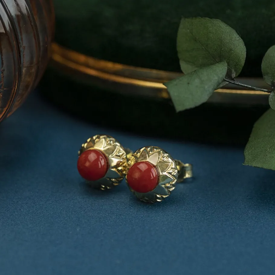 Gold ear studs with blood coral 14 krt>Vintage Jewellery Best