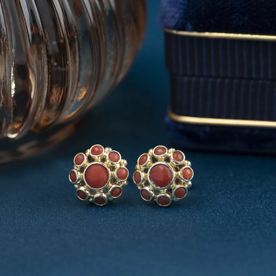 Gold ear studs with blood coral 14 krt>Vintage Jewellery Best