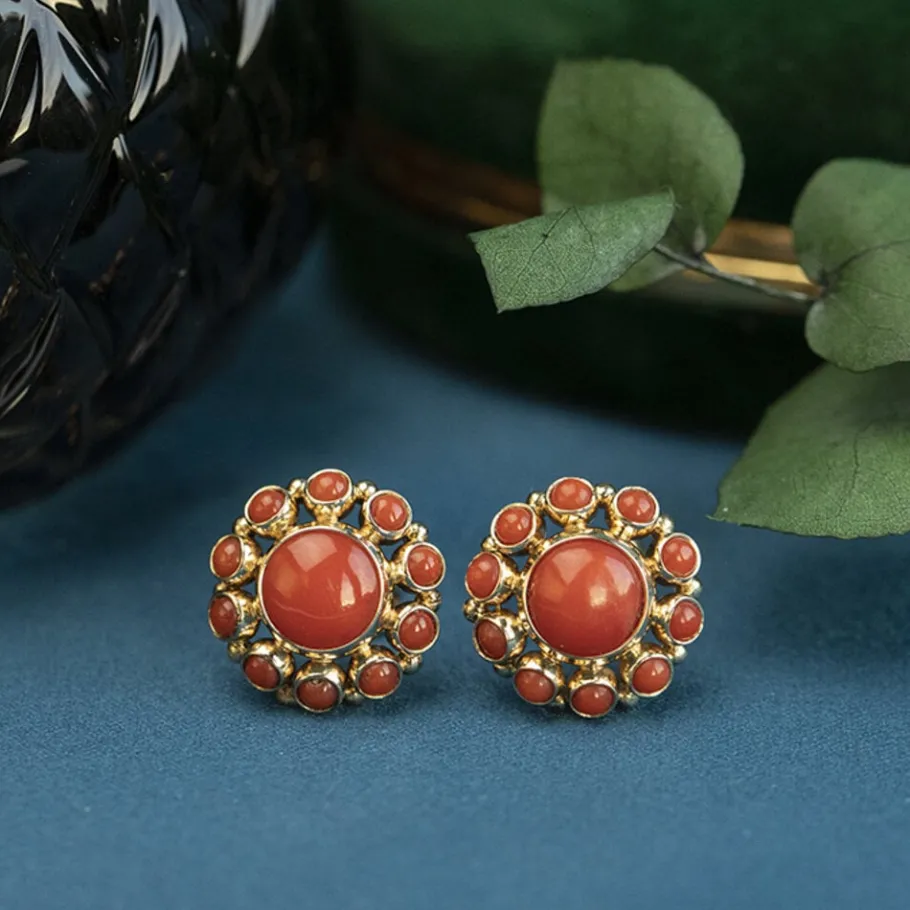 Gold ear studs with blood coral 14 krt>Vintage Jewellery New