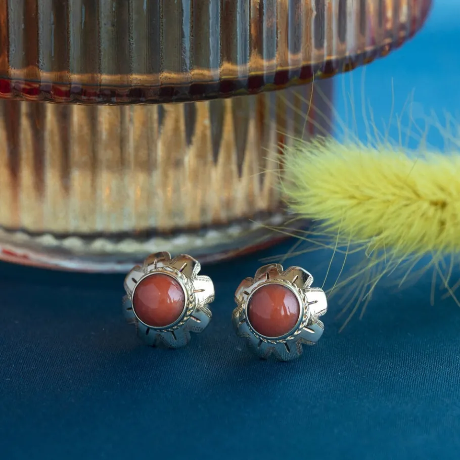 Gold ear studs with blood coral 14 krt>Vintage Jewellery Online