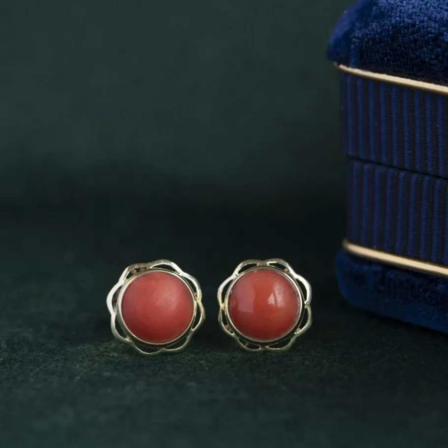 Gold ear studs with blood coral 14 krt>Vintage Jewellery Online