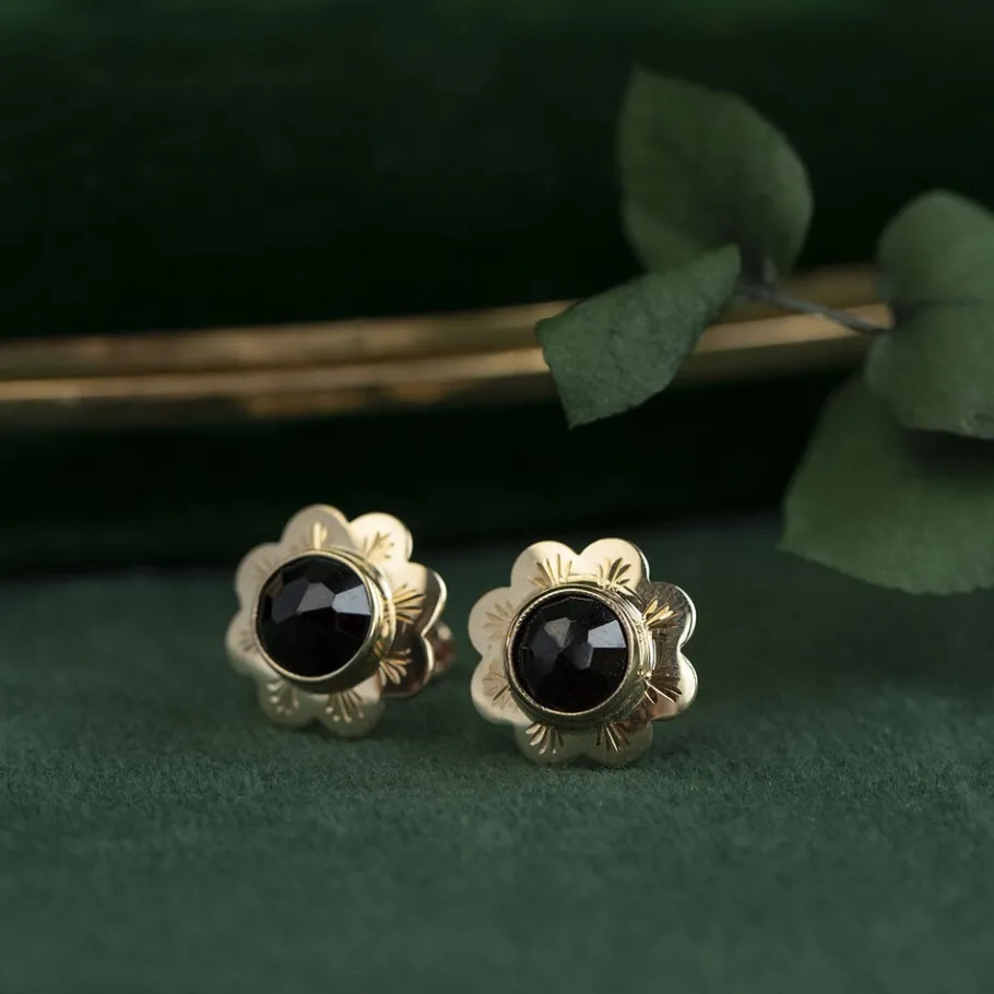 Gold ear studs with garnet 14 krt>Vintage Jewellery Best