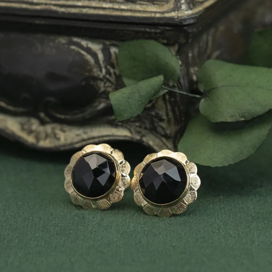 Gold ear studs with garnet 14 krt>Vintage Jewellery Sale