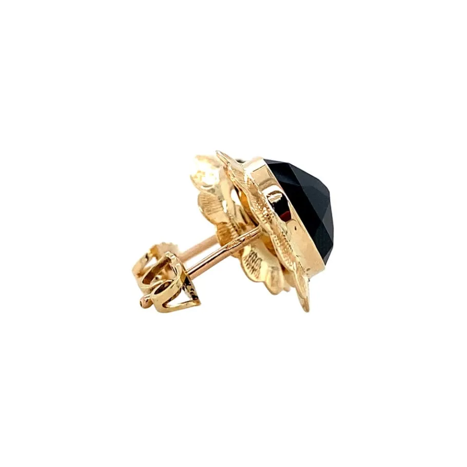 gold_ear_studs_with_garne_3.webp Gold ear studs with garnet 14 krt>Vintage Jewellery Sale