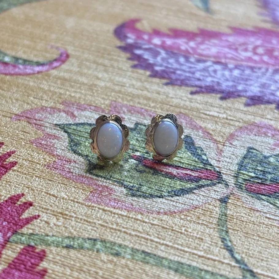 Gold ear studs with opal 14 krt>Vintage Jewellery New