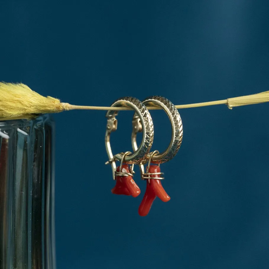 Gold earrings with blood coral 14 krt>Vintage Jewellery Sale