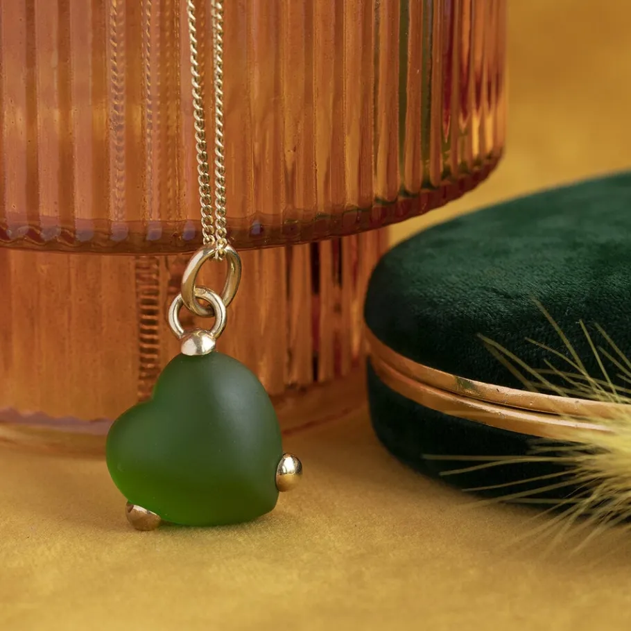 Gold heart pendant with green sea glass 14 krt>Vintage Jewellery Clearance
