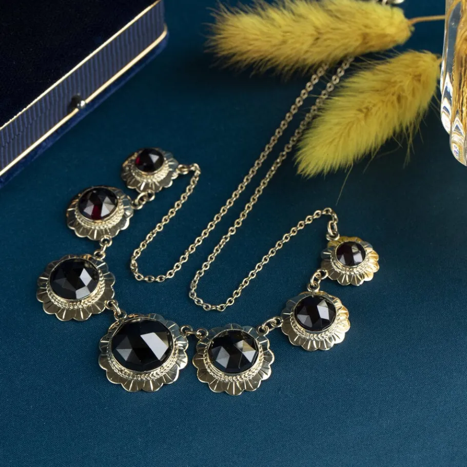 Gold necklace with garnet 14 krt>Vintage Jewellery Best