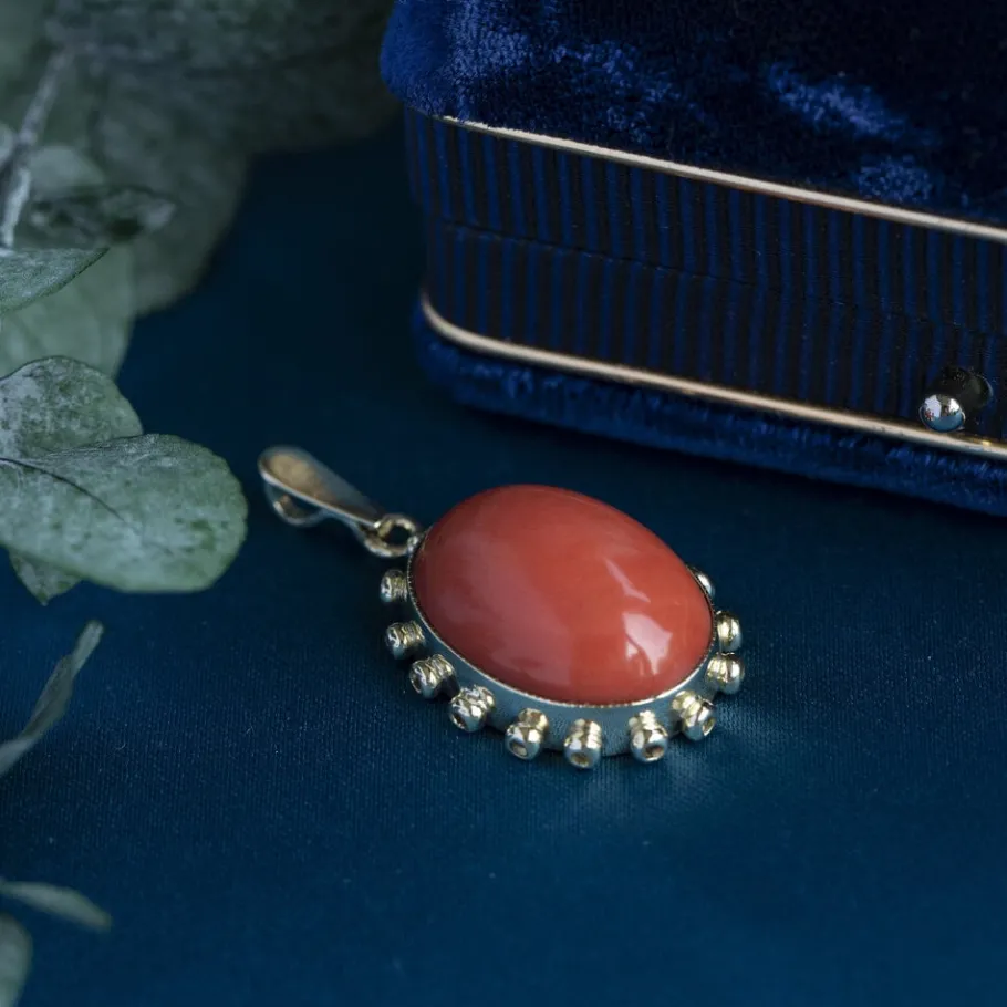 Gold pendant with blood coral 14 krt>Vintage Jewellery Sale