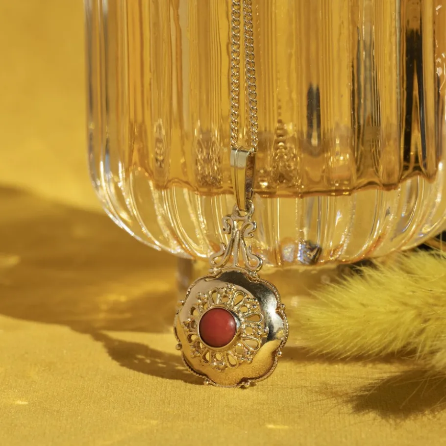 Gold pendant with blood coral 14 krt>Vintage Jewellery Hot
