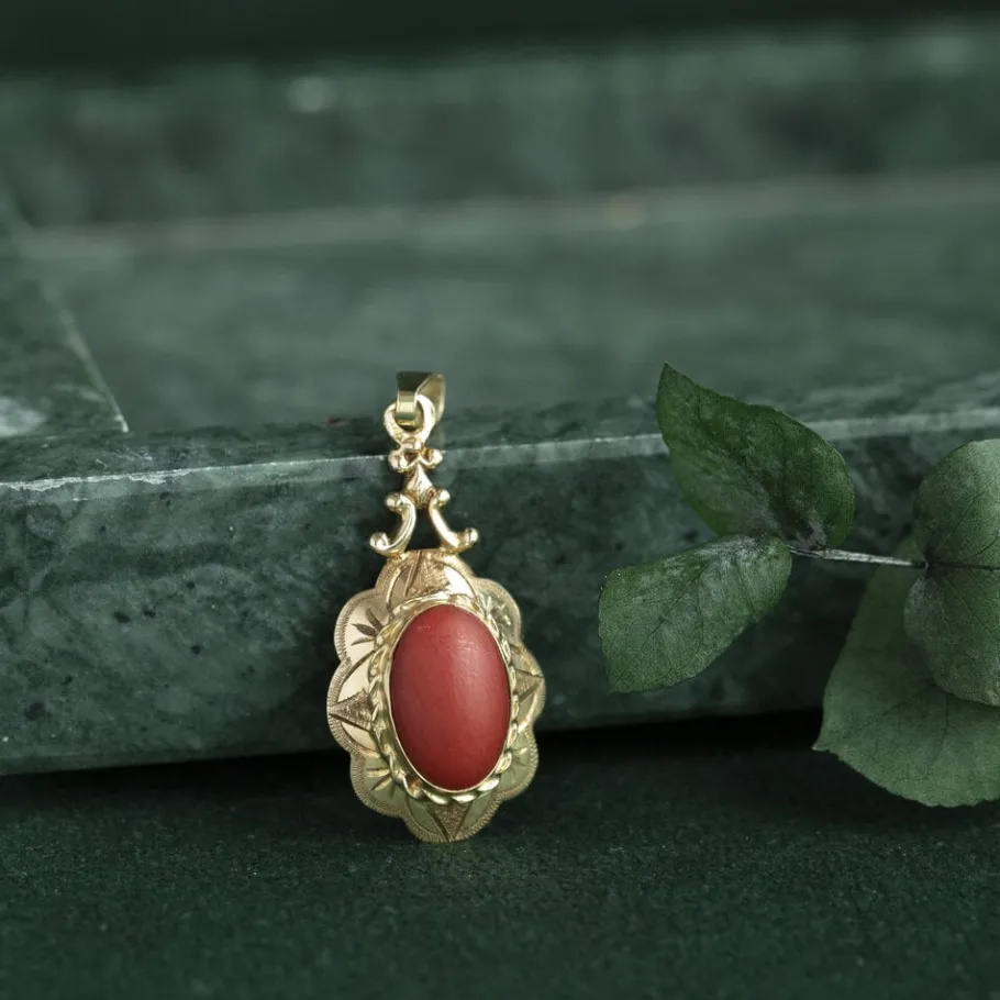 Gold pendant with blood coral 14 krt>Vintage Jewellery Best