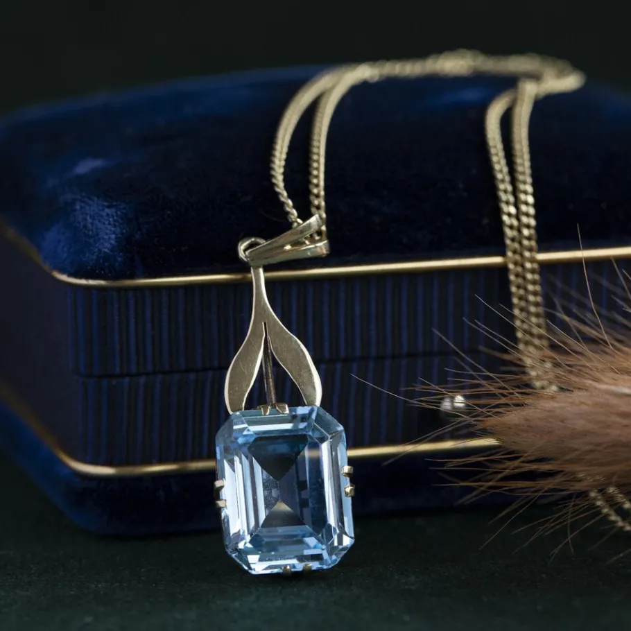 Gold pendant with blue spinel 14 krt>Vintage Jewellery Fashion