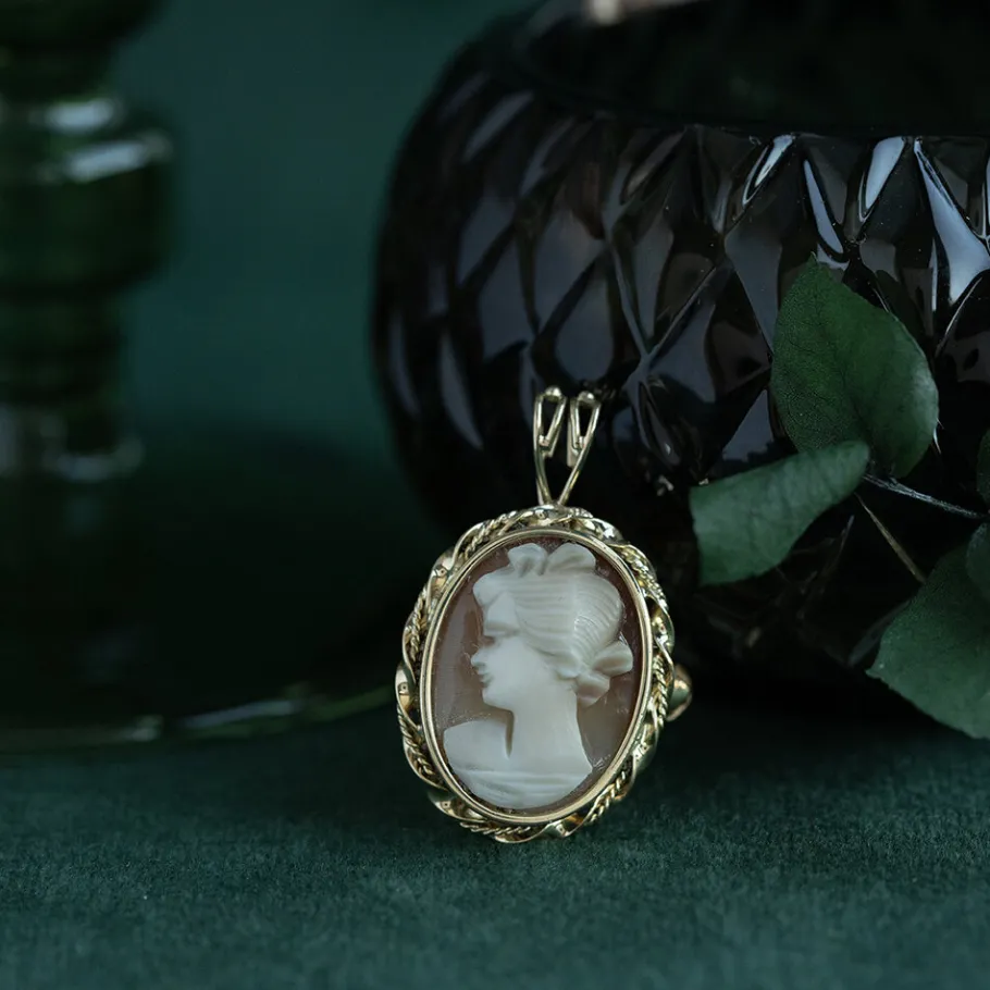 Gold pendant with cameo 14 krt>Vintage Jewellery Online