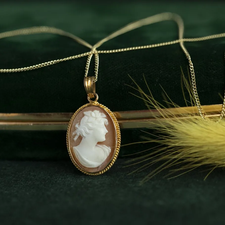 Gold pendant with cameo 14 krt>Vintage Jewellery Clearance
