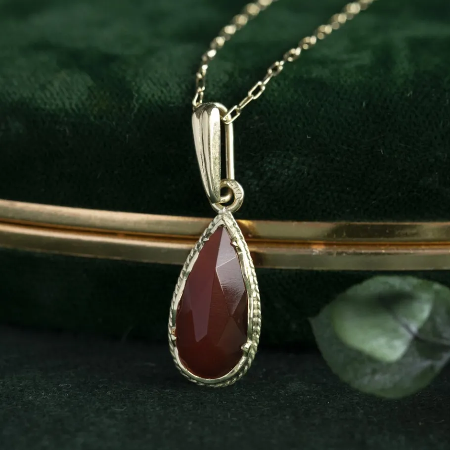 Gold pendant with carnelian 14 krt>Vintage Jewellery Clearance