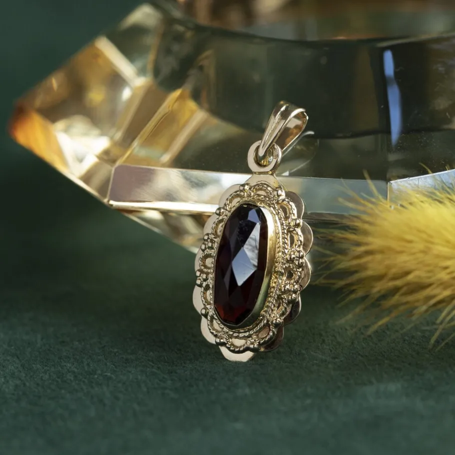Gold pendant with garnet 14 krt>Vintage Jewellery Hot