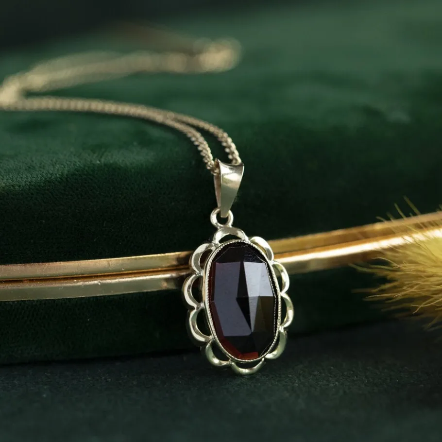 gold_pendant_with_garnet__1-15.webp Gold pendant with garnet 14 krt>Vintage Jewellery Discount