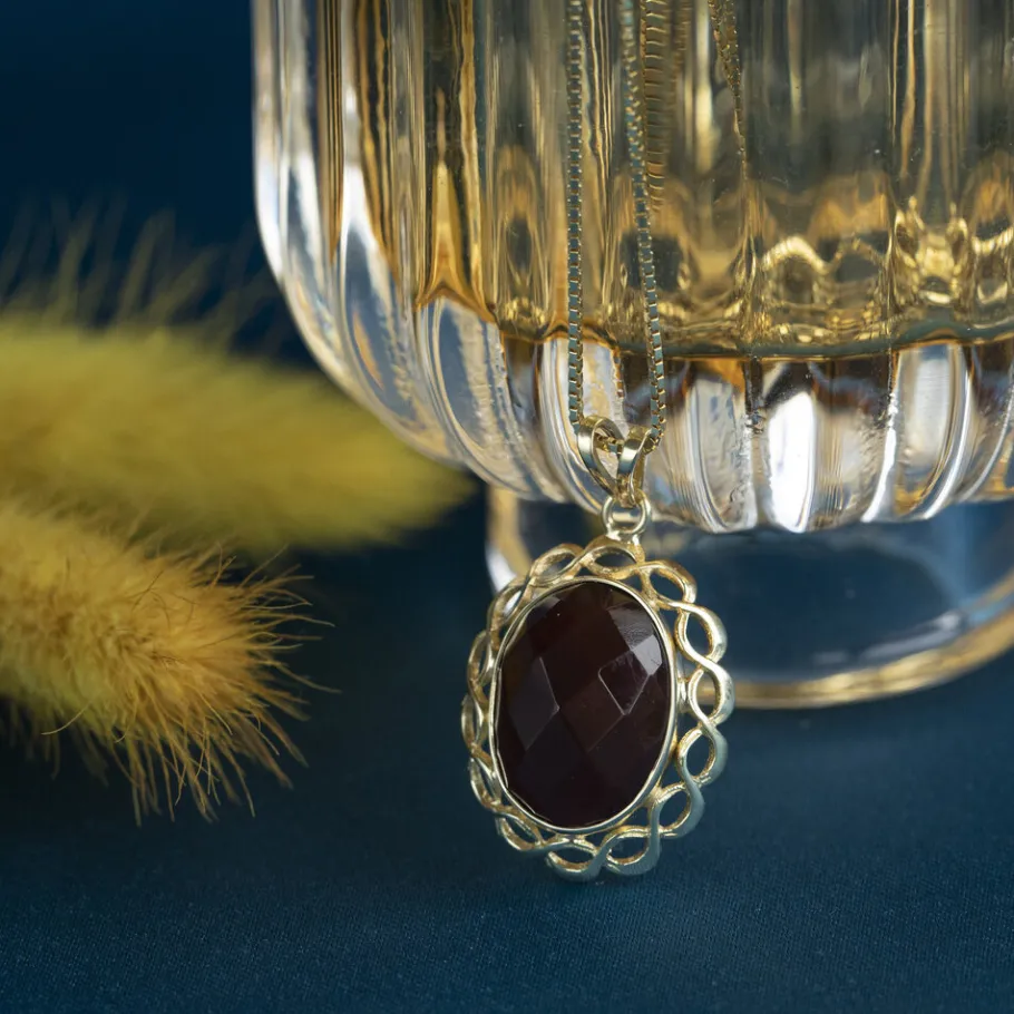 Gold pendant with garnet 14 krt>Vintage Jewellery Sale