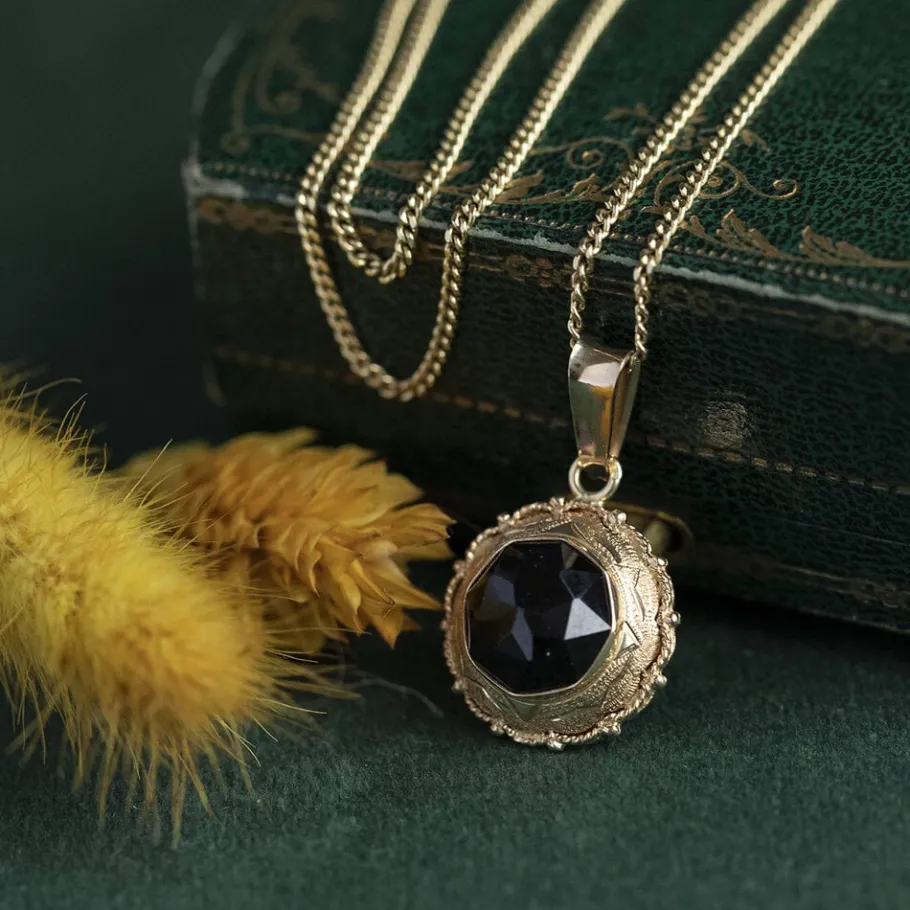 Gold pendant with garnet 14 krt>Vintage Jewellery Sale