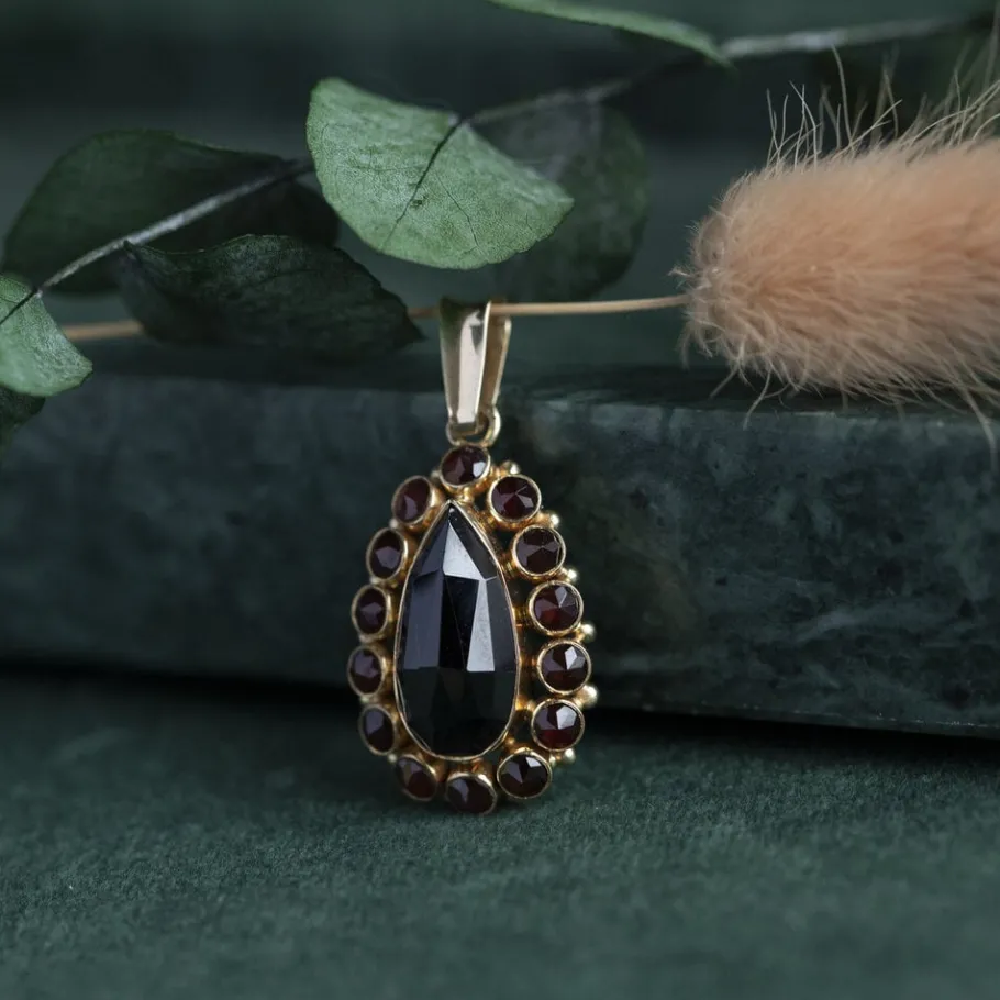 Gold pendant with garnet 14 krt>Vintage Jewellery Discount