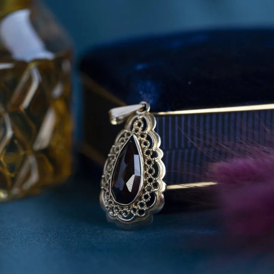 Gold pendant with garnet 14 krt>Vintage Jewellery Fashion