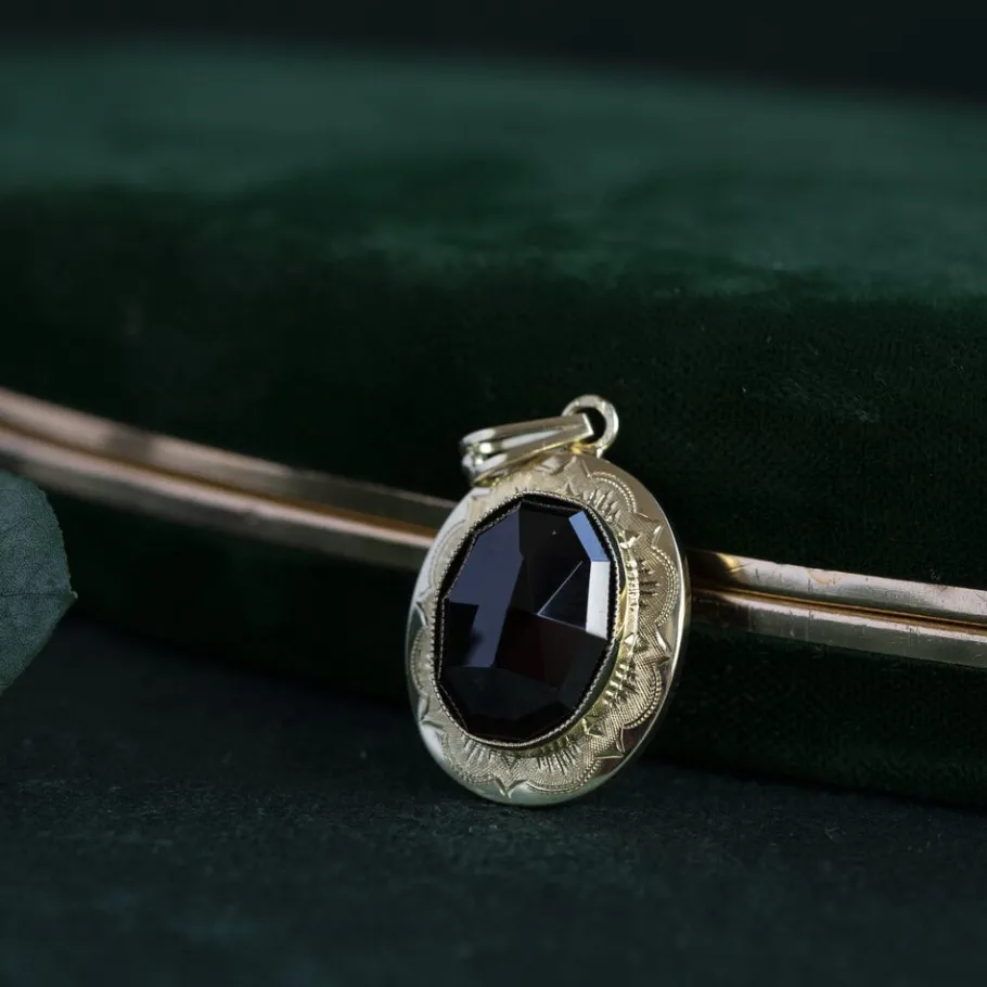Gold pendant with garnet 14 krt>Vintage Jewellery Online