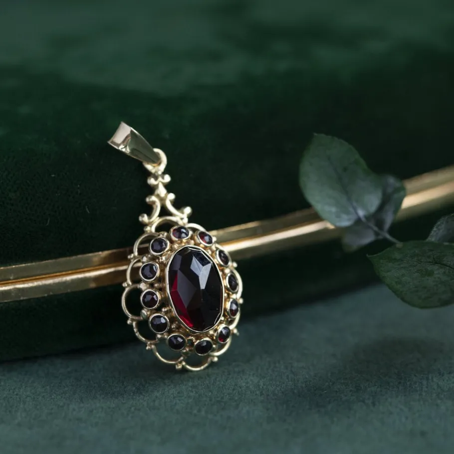 Gold pendant with garnet 14 krt>Vintage Jewellery Online