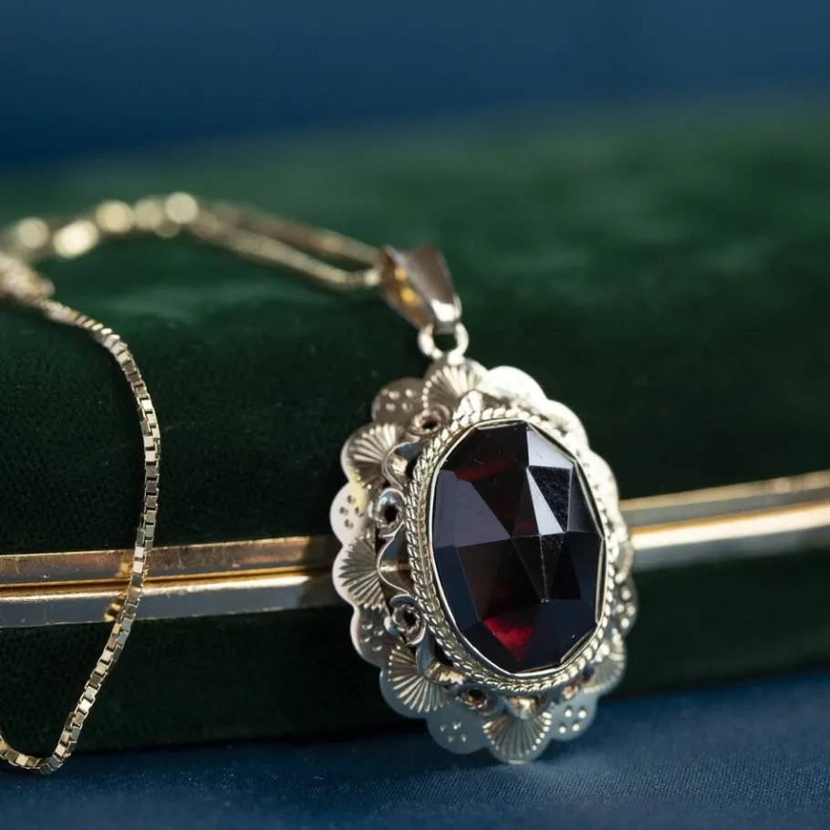 Gold pendant with garnet 14 krt>Vintage Jewellery Online