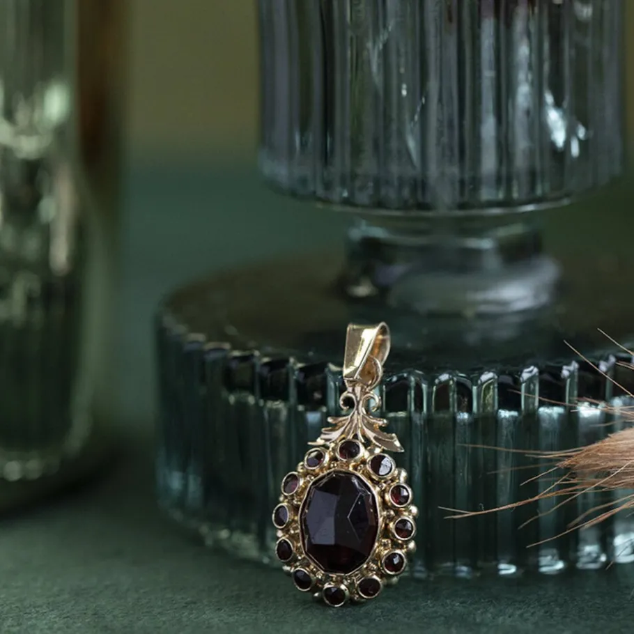 Gold pendant with garnet 14 krt>Vintage Jewellery Online