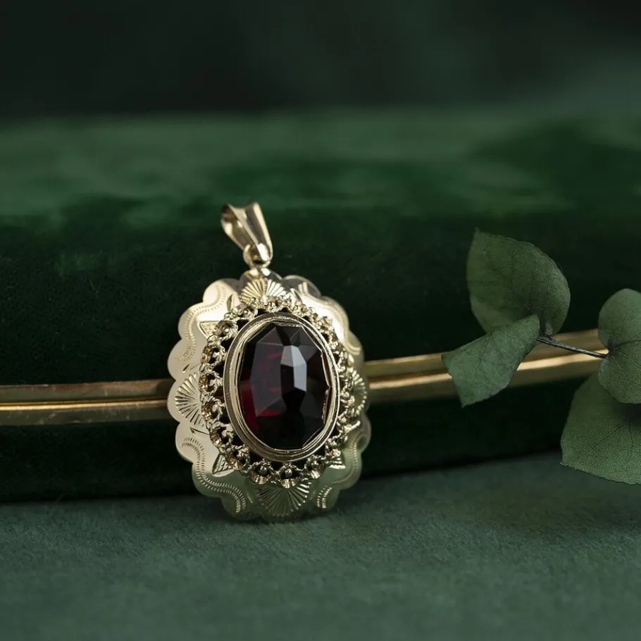 Gold pendant with garnet 14 krt>Vintage Jewellery Best