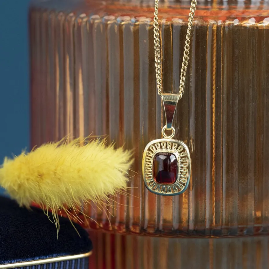 Gold pendant with garnet 14 krt>Vintage Jewellery Discount