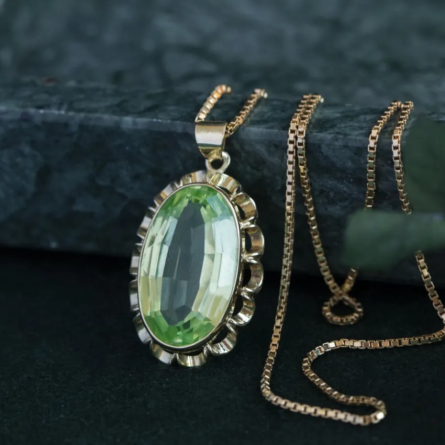 gold_pendant_with_green_s_1-5.webp Gold pendant with green spinel 14 krt>Vintage Jewellery Discount