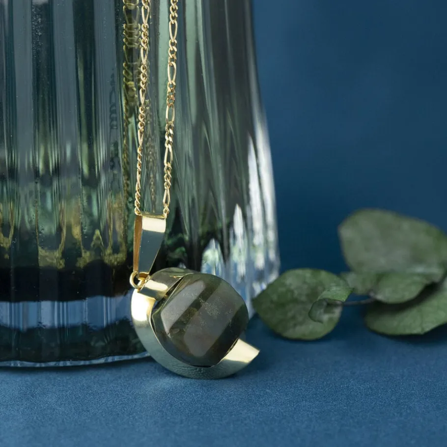 Gold pendant with jade 14 krt>Vintage Jewellery Best