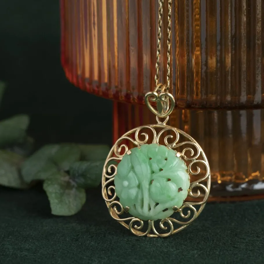 gold_pendant_with_jade__k_1.webp Gold pendant with jade 14 krt>Vintage Jewellery Sale