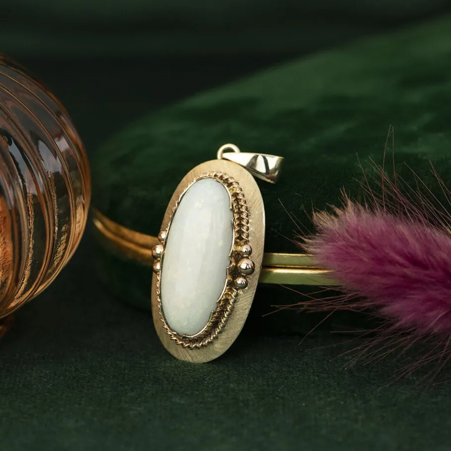 Gold pendant with opal 14 krt>Vintage Jewellery Sale
