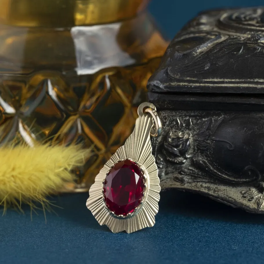 gold_pendant_with_ruby__k_1.webp Gold pendant with ruby 14 krt>Vintage Jewellery Outlet